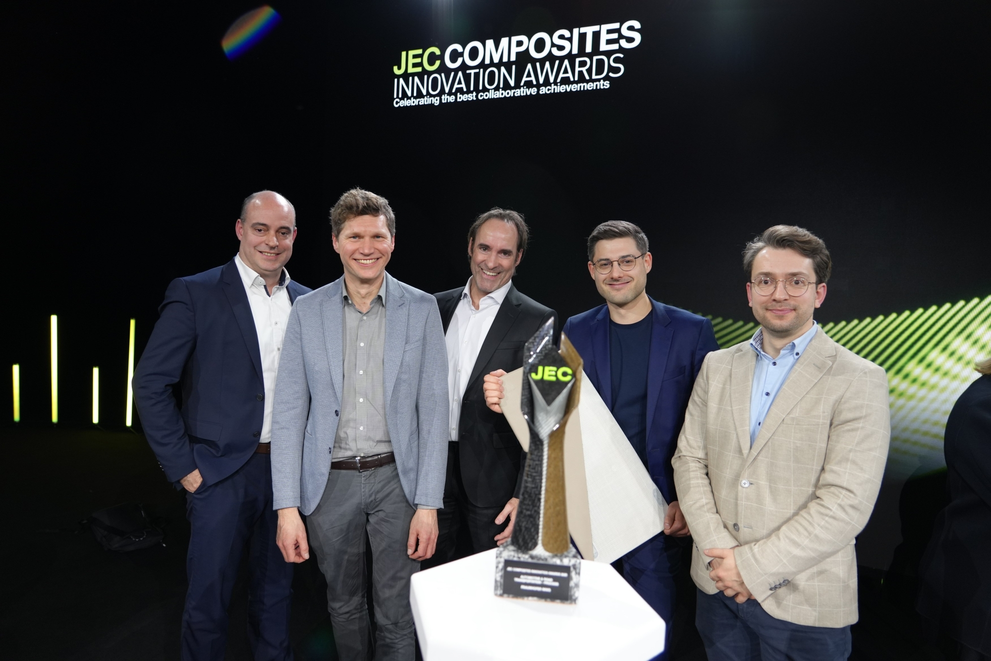 JEC Composites Innovation Award Fünf Preisträger aus dem Projektteam mit dem Award..