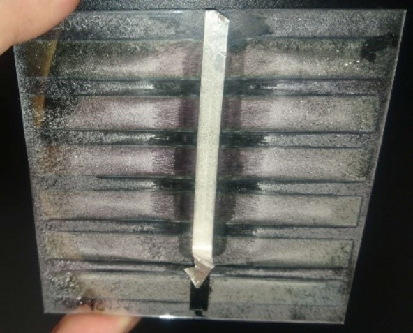 Entfernung mineralischer Stäube durch Gleichspannungspulse Objekt das mit Staub bedeckt ist