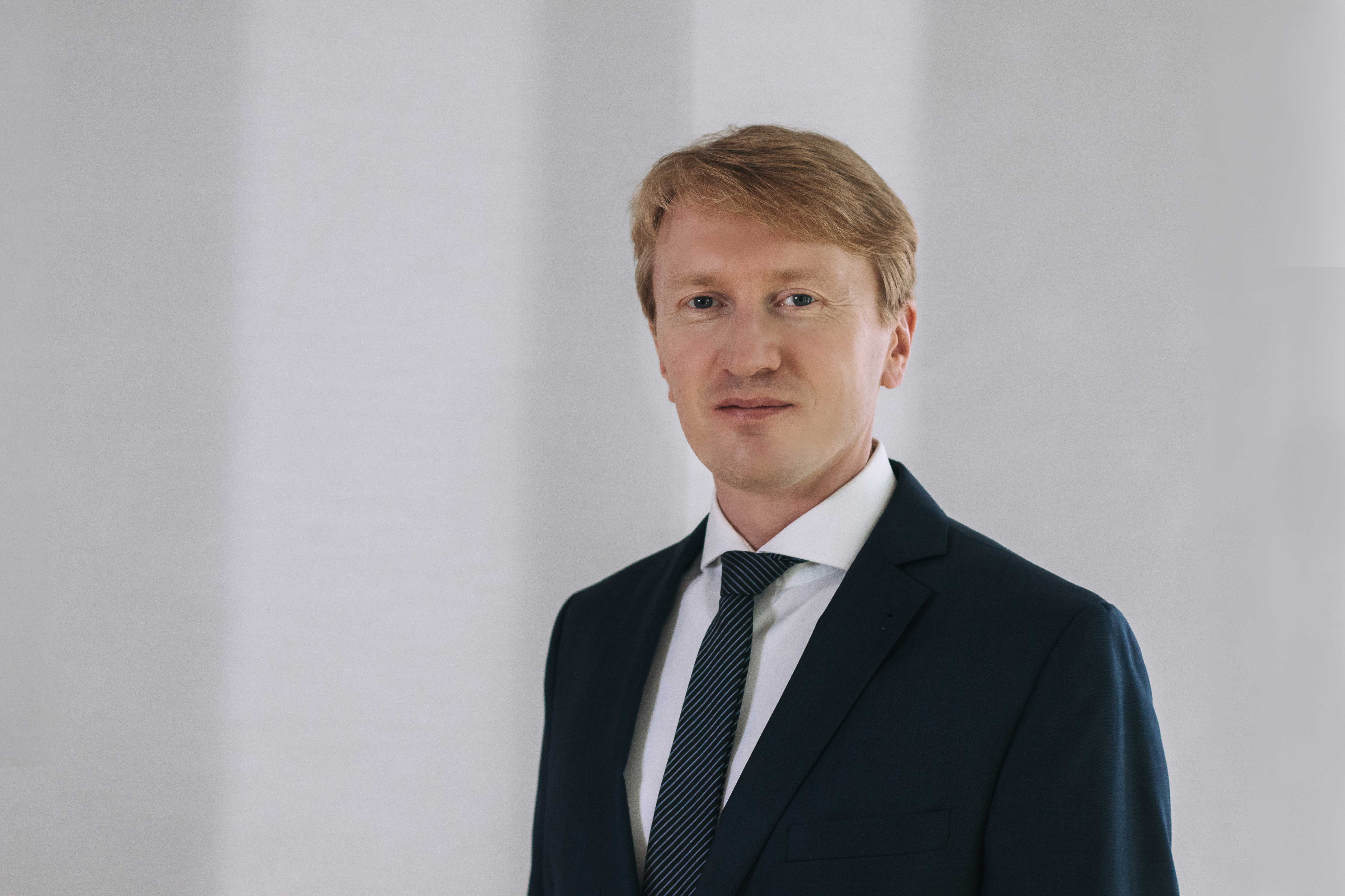 PD Dr. Christian Schmelzer