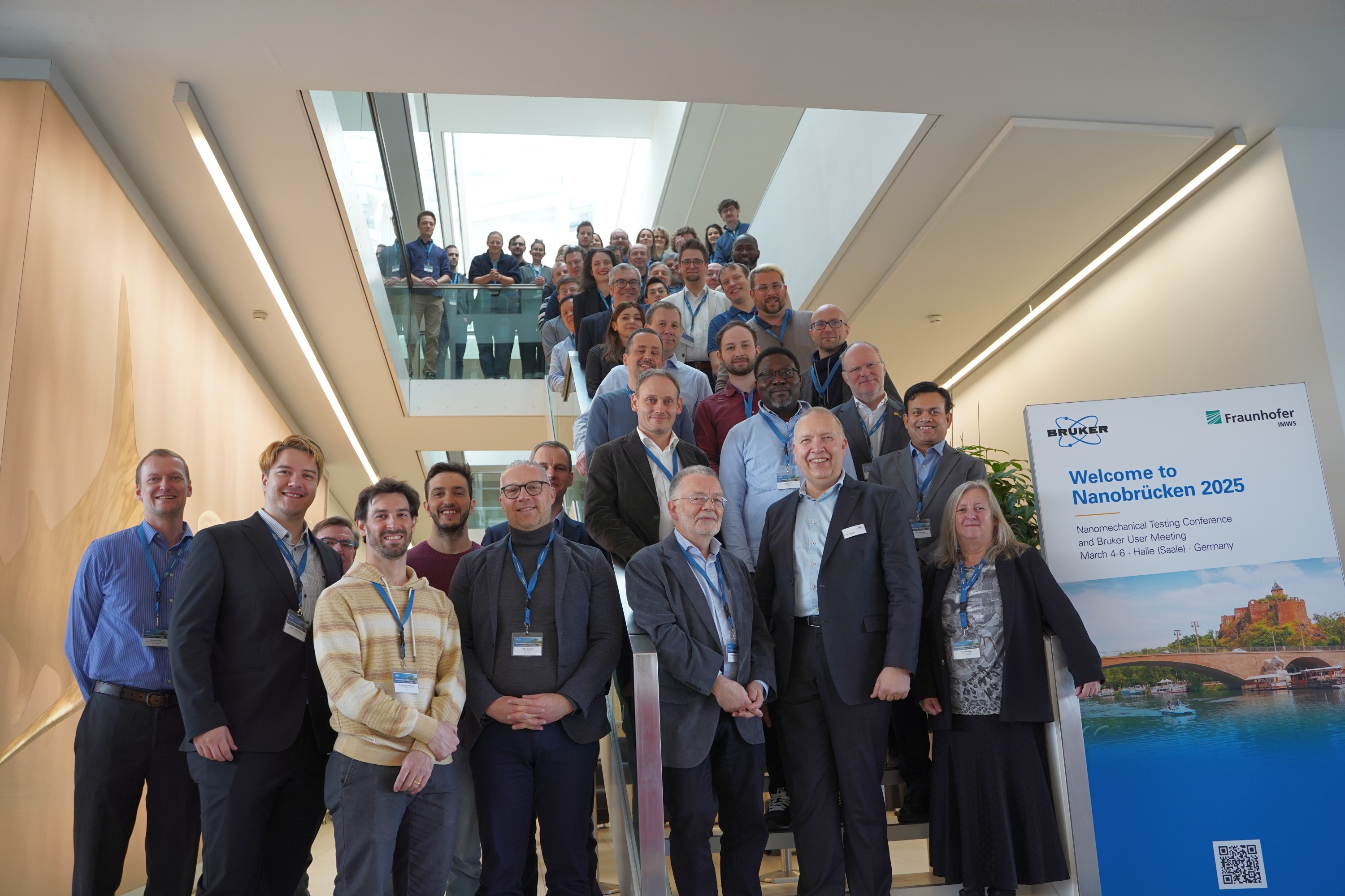 Nanobrücken 2025 Gruppenfoto von Teilnehmenden der Nanobrücken-Konferenz 2025