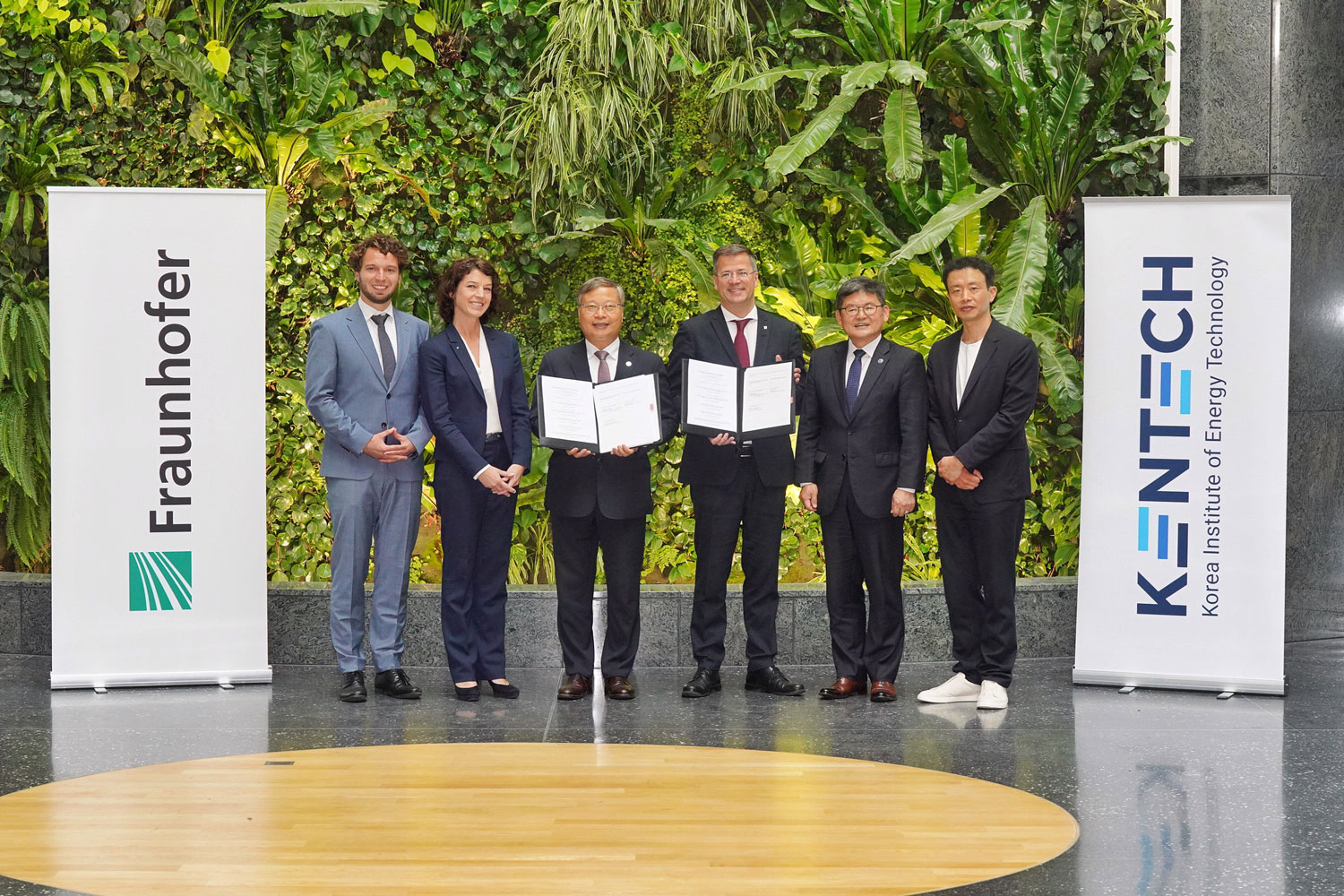 FIP-Vertragsunterzeichnung Berlin FIP-Vertragsunterzeichnung Berlin